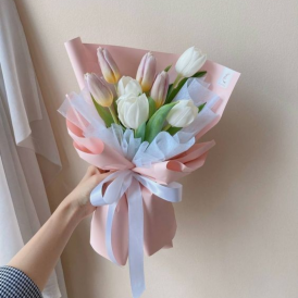 MINI BUQUÊ DE TULIPAS DELICADAS
